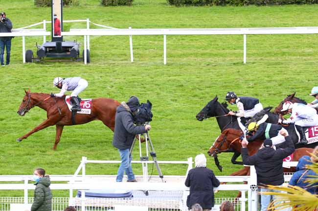 Photo d'arrivée de la course pmu PRIX DU LIEU BILL à CLAIREFONTAINE le Lundi 19 octobre 2020