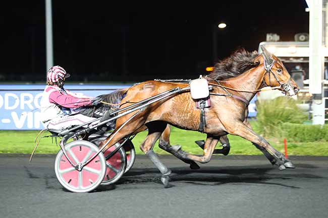 Photo d'arrivée de la course pmu PRIX MARCEL DEJEAN à PARIS-VINCENNES le Vendredi 23 octobre 2020
