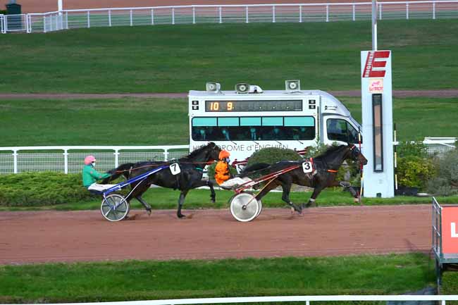 Photo d'arrivée de la course pmu PRIX DE SAINT-AMAND-LES-EAUX à ENGHIEN le Samedi 24 octobre 2020