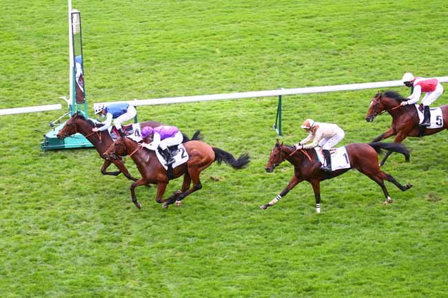 Photo d'arrivée de la course pmu PRIX DES CAPUCINES à LONGCHAMP le Jeudi 29 octobre 2020