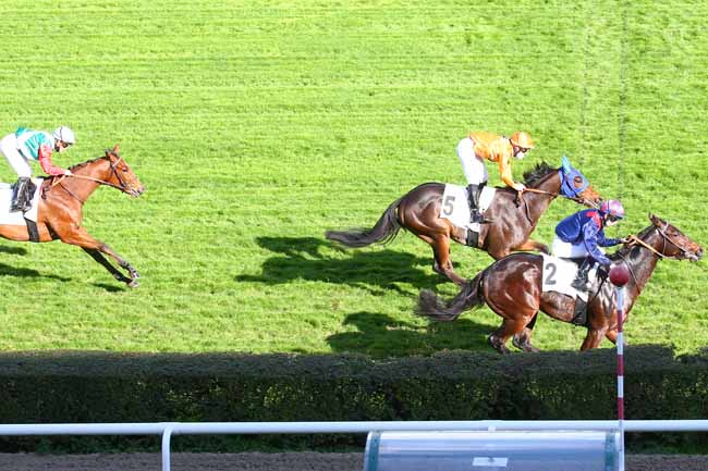 Photo d'arrivée de la course pmu PRIX D'EAUBONNE à SAINT-CLOUD le Mardi 3 novembre 2020
