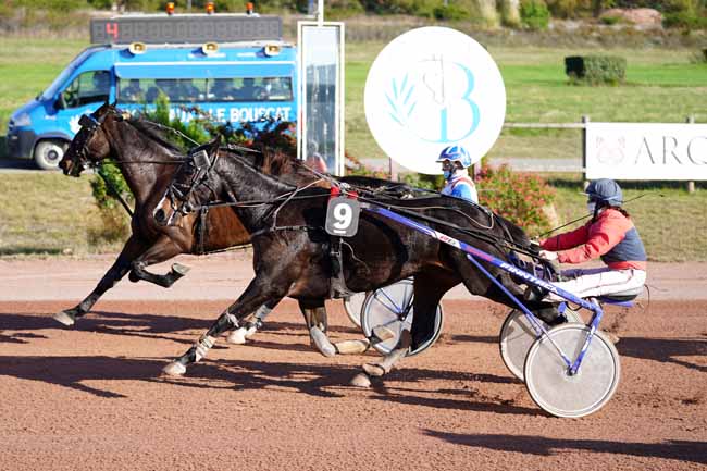 Photo d'arrivée de la course pmu PRIX JEAN-FRANCOIS MAURY à BORDEAUX-LE BOUSCAT le Mardi 10 novembre 2020
