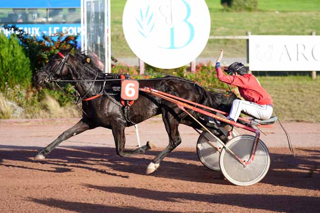 Photo d'arrivée de la course pmu PRIX DU CHATEAU DE CHANTEGRIVE à BORDEAUX-LE BOUSCAT le Mardi 10 novembre 2020
