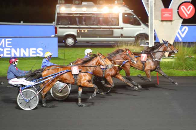 Photo d'arrivée de la course pmu PRIX GYPTIS à PARIS-VINCENNES le Mardi 10 novembre 2020
