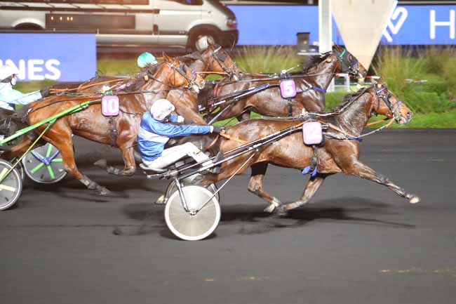 Photo d'arrivée de la course pmu PRIX UNITAS à PARIS-VINCENNES le Mardi 10 novembre 2020