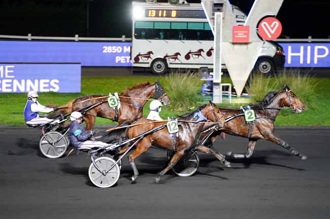 Photo d'arrivée de la course pmu PRIX D'AMBERAC à PARIS-VINCENNES le Samedi 14 novembre 2020