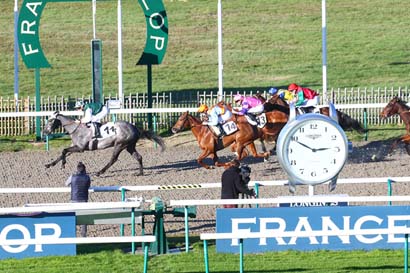 Photo d'arrivée de la course pmu PRIX DE LA BERGENRIE à CHANTILLY le Mercredi 18 novembre 2020