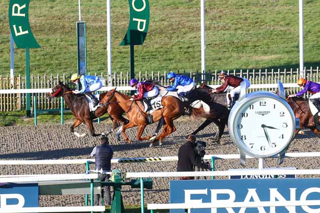 Photo d'arrivée de la course pmu PRIX DU PADDOCK à CHANTILLY le Mercredi 18 novembre 2020
