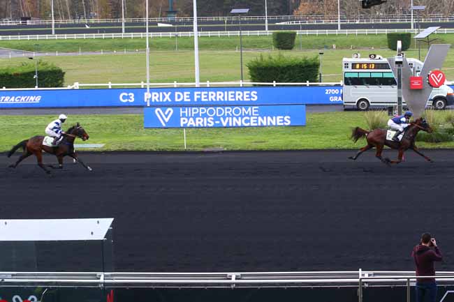 Photo d'arrivée de la course pmu PRIX DE FERRIERES à PARIS-VINCENNES le Lundi 23 novembre 2020