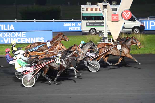Photo d'arrivée de la course pmu PRIX OTTILIA à PARIS-VINCENNES le Vendredi 27 novembre 2020