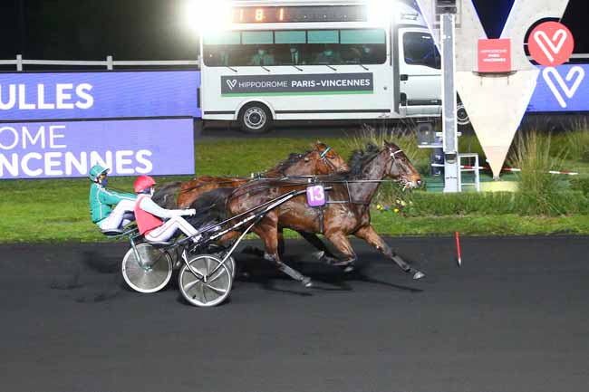Photo d'arrivée de la course pmu PRIX DE COURSEULLES à PARIS-VINCENNES le Samedi 28 novembre 2020