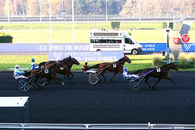 Photo d'arrivée de la course pmu PRIX DE ROUBAIX à PARIS-VINCENNES le Lundi 30 novembre 2020