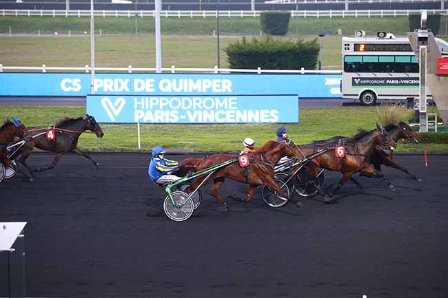 Photo d'arrivée de la course pmu PRIX DE QUIMPER à PARIS-VINCENNES le Lundi 30 novembre 2020