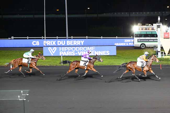 Photo d'arrivée de la course pmu PRIX DU BERRY à PARIS-VINCENNES le Lundi 30 novembre 2020