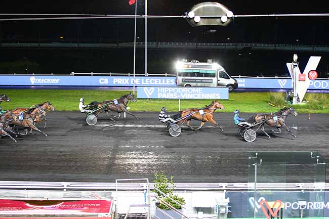 Photo d'arrivée de la course pmu PRIX DE LECELLES à PARIS-VINCENNES le Jeudi 3 décembre 2020