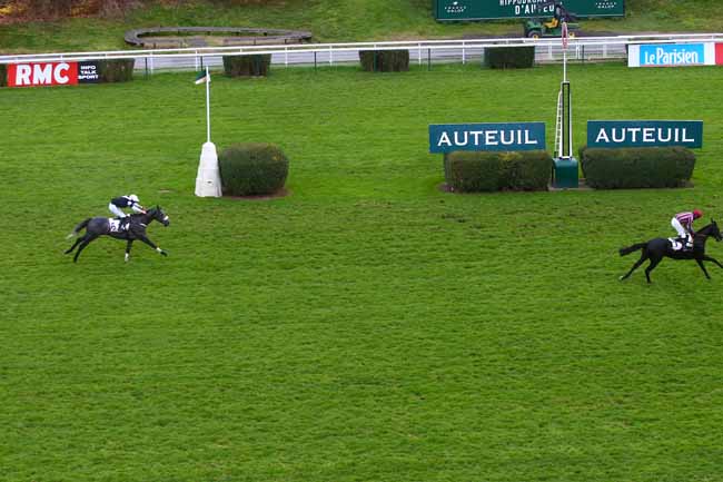 Photo d'arrivée de la course pmu PRIX PETIT BOB à AUTEUIL le Jeudi 3 décembre 2020