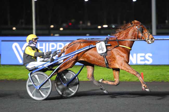 Photo d'arrivée de la course pmu PRIX VESTA à PARIS-VINCENNES le Vendredi 4 décembre 2020