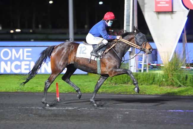 Photo d'arrivée de la course pmu PRIX NORMA à PARIS-VINCENNES le Vendredi 4 décembre 2020