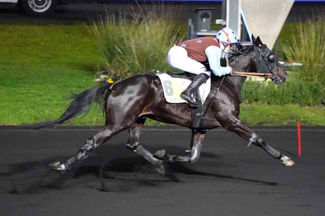 Photo d'arrivée de la course pmu PRIX DE GENSAC à PARIS-VINCENNES le Lundi 7 décembre 2020