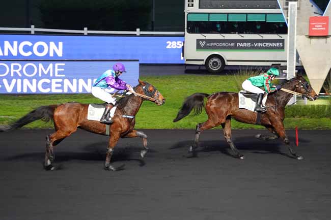 Photo d'arrivée de la course pmu PRIX DE BESANCON à PARIS-VINCENNES le Mercredi 9 décembre 2020