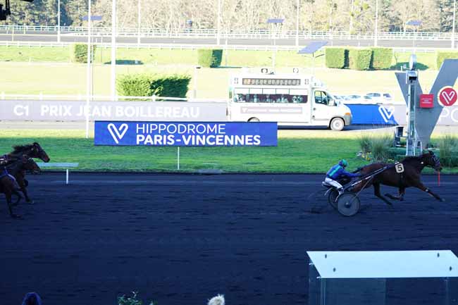 Photo d'arrivée de la course pmu PRIX JEAN BOILLEREAU à PARIS-VINCENNES le Jeudi 10 décembre 2020