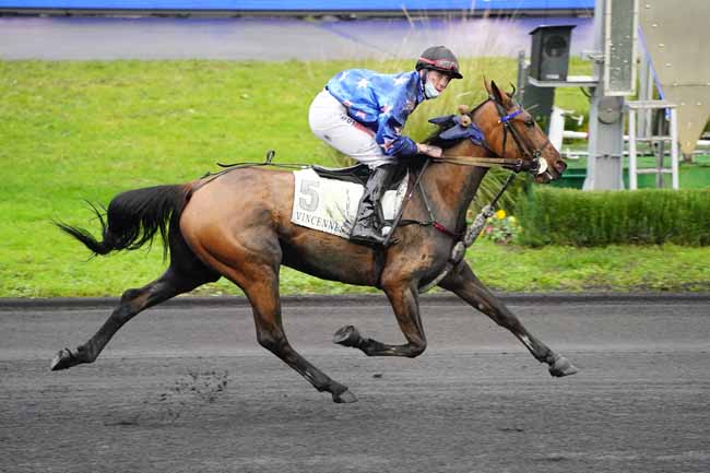 Photo d'arrivée de la course pmu PRIX DE CHAMALIERES à PARIS-VINCENNES le Vendredi 11 décembre 2020