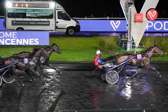 Photo d'arrivée de la course pmu PRIX DES JACINTHES à PARIS-VINCENNES le Vendredi 11 décembre 2020
