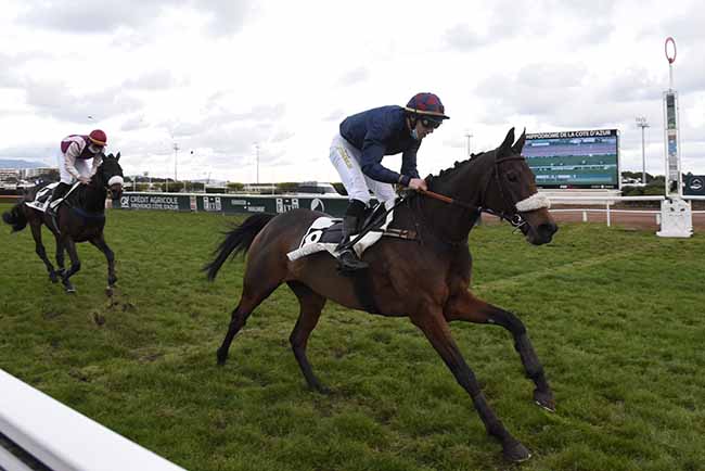 Photo d'arrivée de la course pmu PRIX HENRI VERAN à CAGNES-SUR-MER le Lundi 14 décembre 2020