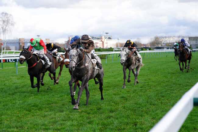 Photo d'arrivée de la course pmu PRIX GEORGES PASTRE à PAU le Mardi 15 décembre 2020
