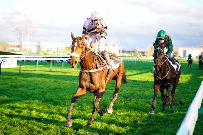 Photo d'arrivée de la course pmu PRIX JEAN LAMAYSOUETTE à PAU le Mardi 15 décembre 2020