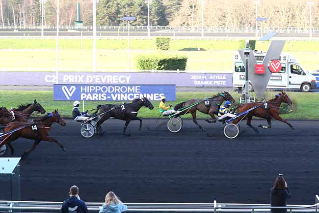 Photo d'arrivée de la course pmu PRIX D'EVRECY à PARIS-VINCENNES le Dimanche 20 décembre 2020