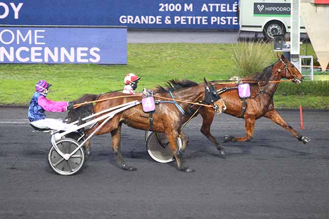 Photo d'arrivée de la course pmu PRIX DE FONTENOY à PARIS-VINCENNES le Jeudi 31 décembre 2020