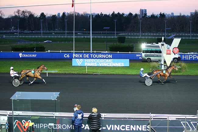 Photo d'arrivée de la course pmu PRIX DE TOURNON à PARIS-VINCENNES le Vendredi 1 janvier 2021