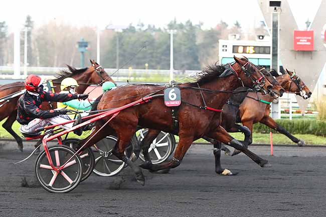 Photo d'arrivée de la course pmu PRIX DE BOURGOGNE PRIX AMERIQUE RACES ZETURF QUALIF 5 à PARIS-VINCENNES le Dimanche 3 janvier 2021