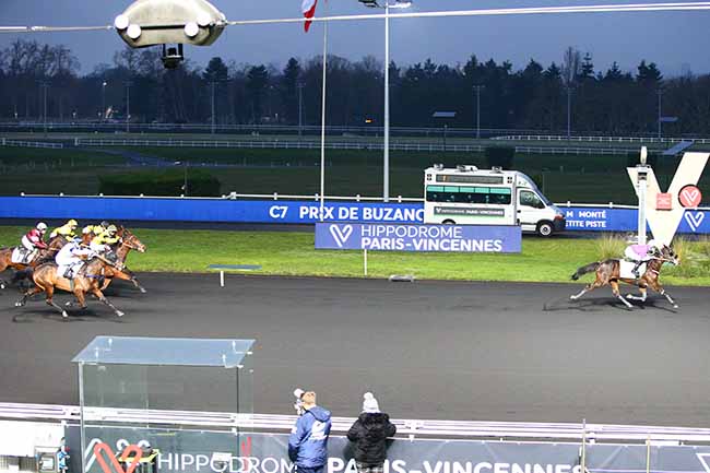 Photo d'arrivée de la course pmu PRIX DE BUZANCAIS à PARIS-VINCENNES le Mercredi 6 janvier 2021
