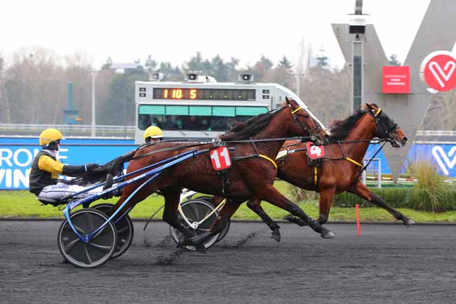 Photo d'arrivée de la course pmu PRIX DE CROISSANVILLE à PARIS-VINCENNES le Lundi 11 janvier 2021