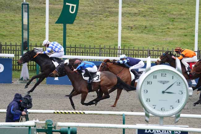 Photo d'arrivée de la course pmu PRIX DU CHATEAU NEUF à CHANTILLY le Mercredi 13 janvier 2021