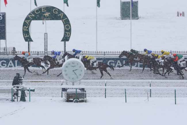 Photo d'arrivée de la course pmu PRIX DU CARREFOUR DES CHARMES à CHANTILLY le Samedi 16 janvier 2021