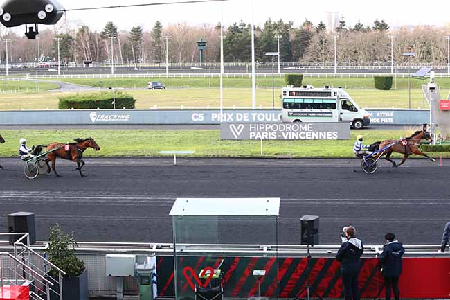 Photo d'arrivée de la course pmu PRIX DE TOULOUSE à PARIS-VINCENNES le Dimanche 17 janvier 2021