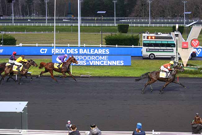 Photo d'arrivée de la course pmu PRIX DES BALEARES à PARIS-VINCENNES le Jeudi 28 janvier 2021