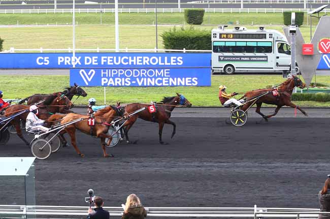 Photo d'arrivée de la course pmu PRIX DE FEUCHEROLLES à PARIS-VINCENNES le Mardi 2 février 2021