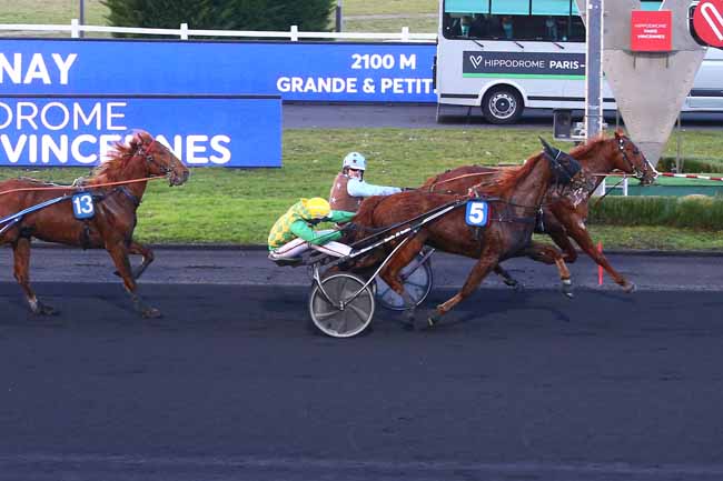 Photo d'arrivée de la course pmu PRIX DE LAZENAY à PARIS-VINCENNES le Mardi 2 février 2021