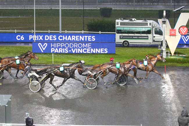 Photo d'arrivée de la course pmu PRIX DES CHARENTES à PARIS-VINCENNES le Samedi 6 février 2021