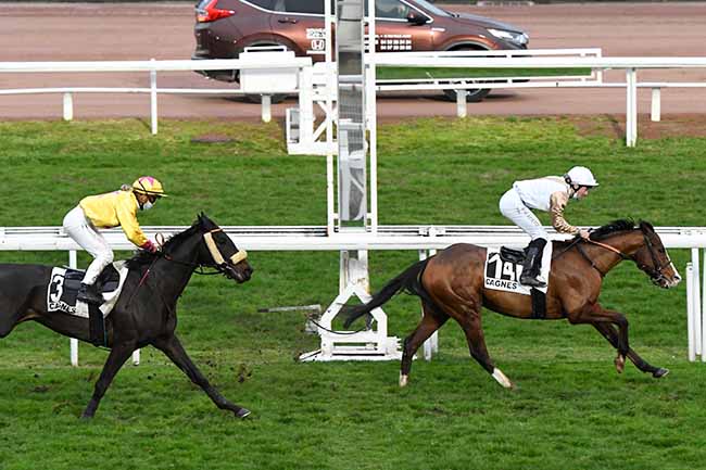 Photo d'arrivée de la course pmu PRIX DE MOUGINS à CAGNES-SUR-MER le Vendredi 12 février 2021