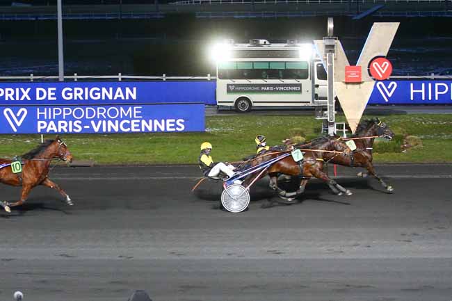 Photo d'arrivée de la course pmu PRIX DE GRIGNAN à PARIS-VINCENNES le Samedi 13 février 2021