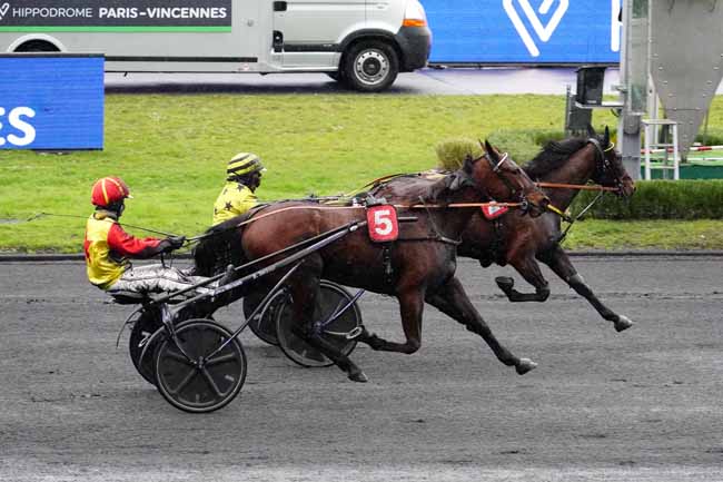 Photo d'arrivée de la course pmu PRIX DE RAULHAC à PARIS-VINCENNES le Jeudi 18 février 2021