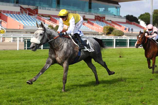 Photo d'arrivée de la course pmu PRIX DE FONTVIEILLE à CAGNES-SUR-MER le Samedi 20 février 2021