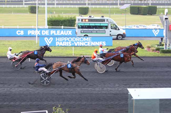 Photo d'arrivée de la course pmu PRIX DE PLEAUX à PARIS-VINCENNES le Jeudi 25 février 2021