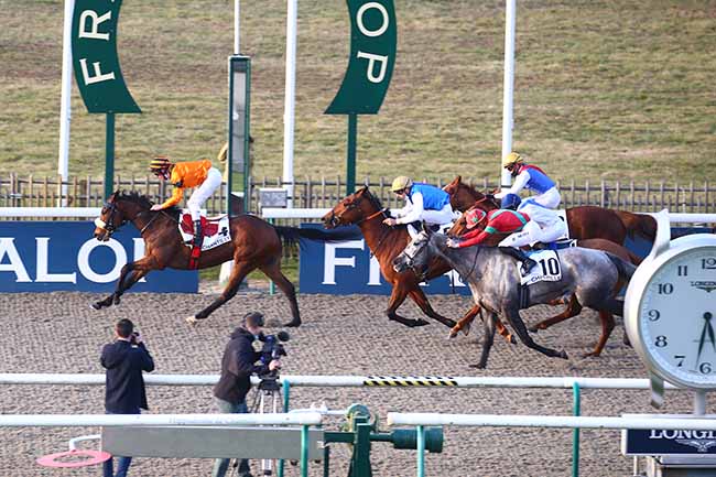 Photo d'arrivée de la course pmu PRIX DE L'ALLEE DU PONT AU ROI à CHANTILLY le Mardi 2 mars 2021