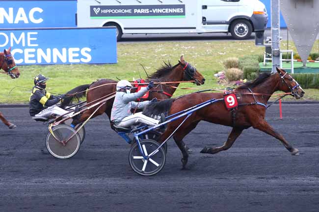Photo d'arrivée de la course pmu PRIX DE BLAVIGNAC à PARIS-VINCENNES le Mercredi 3 mars 2021